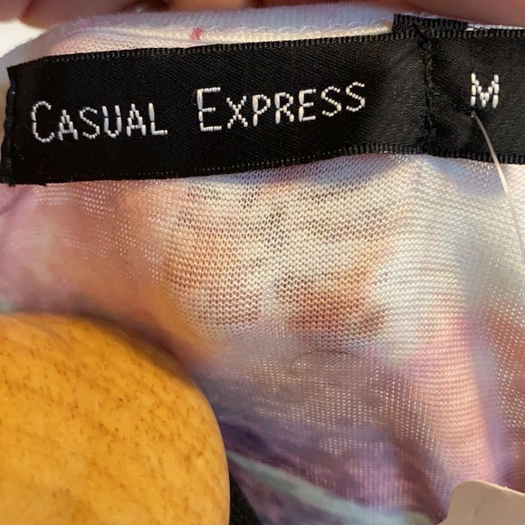 Casual Express Women’s Top M Cream Wine Green NWT - Picture 8 of 8